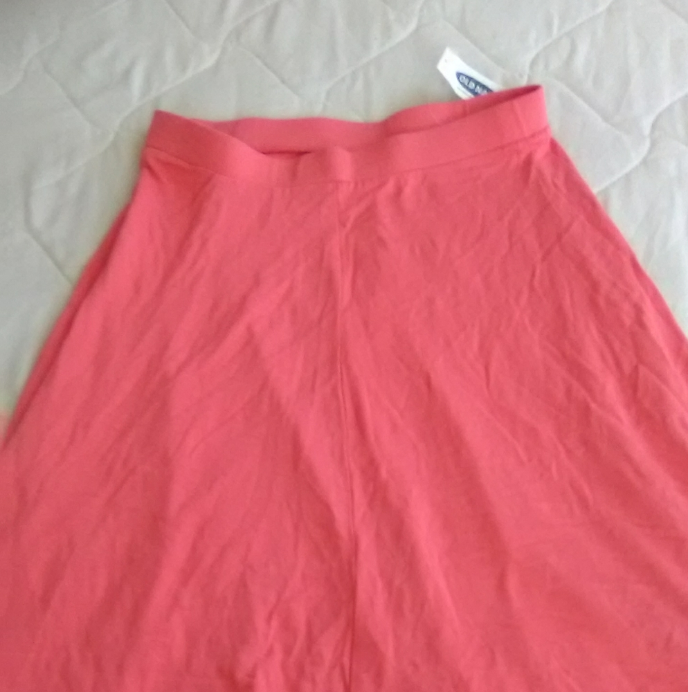 Girls long pink skirt size 8. New with tag!!!